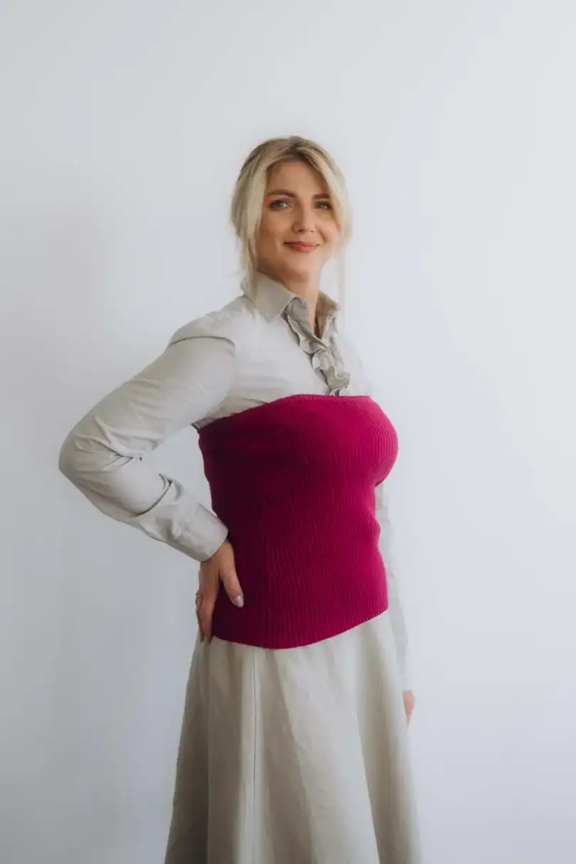 Dámske oblečenie driekovník NATASJA cyklámenový – bočný pohľad na elegantný pletený doplnok.