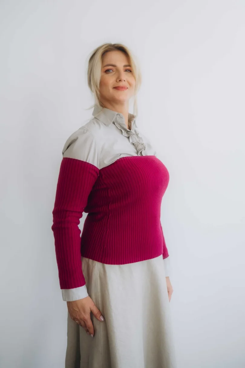 Dámske oblečenie dvojset SIGHRITH cyklámenový – bočný pohľad