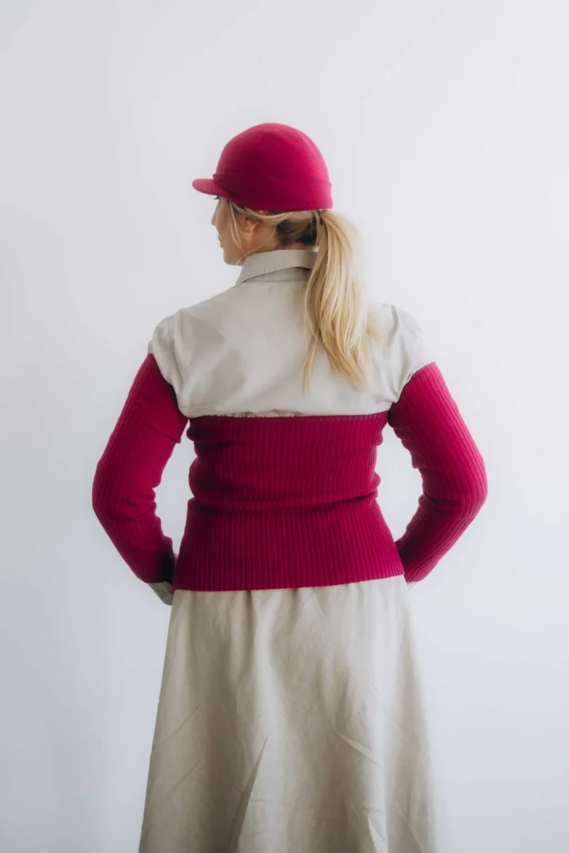 Dámske oblečenie trojset GUNVAR cyklámenový – zadný pohľad na elegantný pletený set TATTJA.