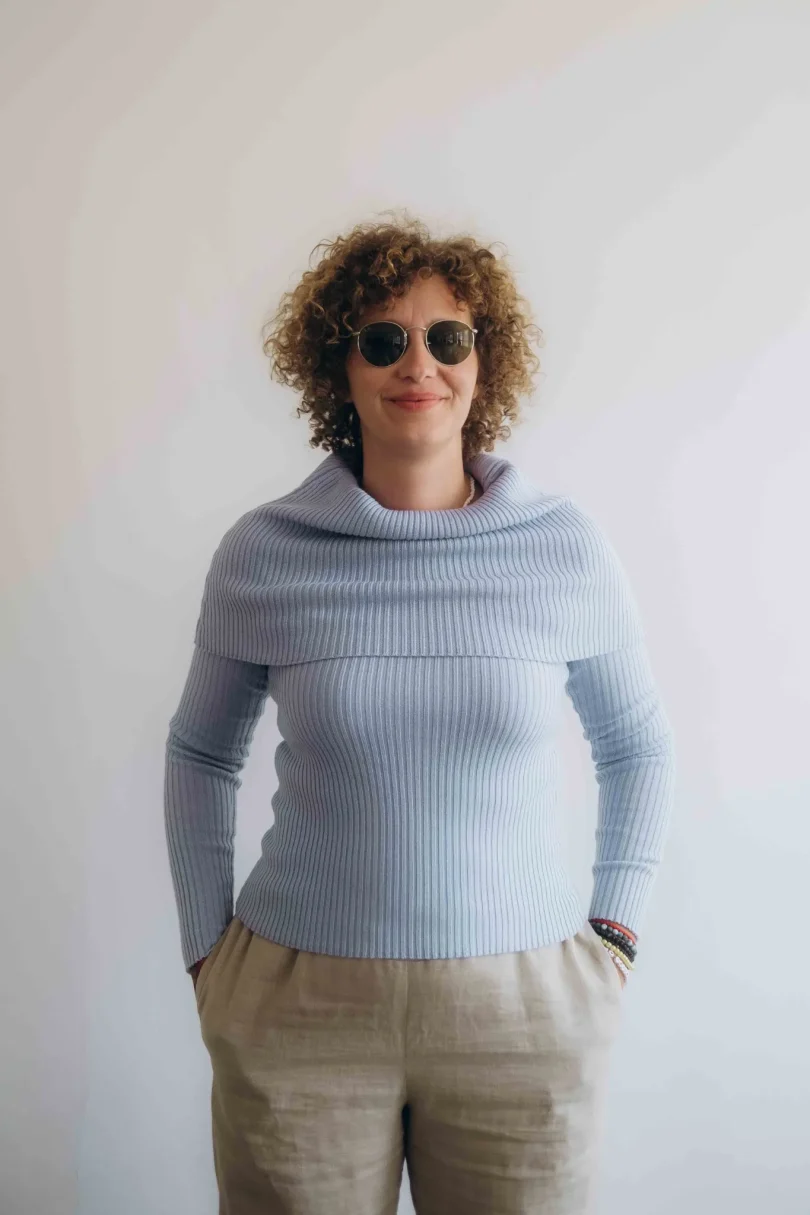 Dámske oblečenie trojset DAKIN bledomodrý – pletený set TATTJA s nákrčníkom, driekovníkom a rukávnikmi.