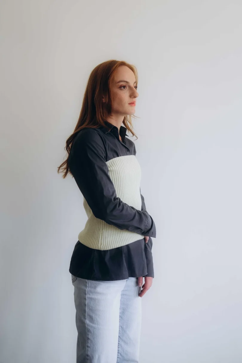 Dámske oblečenie driekovník NATASJA krémovo-vanilkový – bočný pohľad na pletený model