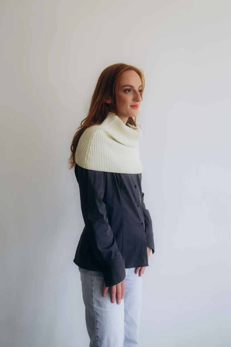 Dámske oblečenie nákrčník TANJA krémovo-vanilkový – bočný pohľad na pletený doplnok.