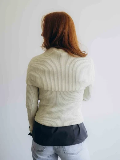 Dámske oblečenie trojset DAKIN krémovo-vanilkový – zadný pohľad na moderný pletený set TATTJA.