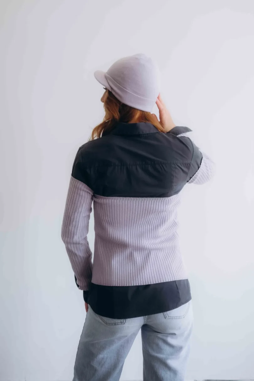 Dámske oblečenie trojset GUNVAR bledofialový orgovánový – zadný pohľad na moderný pletený set TATTJA.