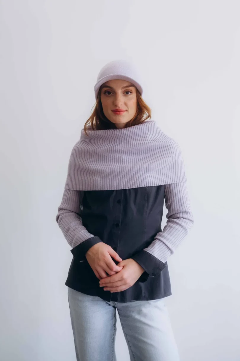 Dámske oblečenie trojset MIMIR bledofialový orgovánový – nákrčník, rukávniky a čiapka, predný pohľad.
