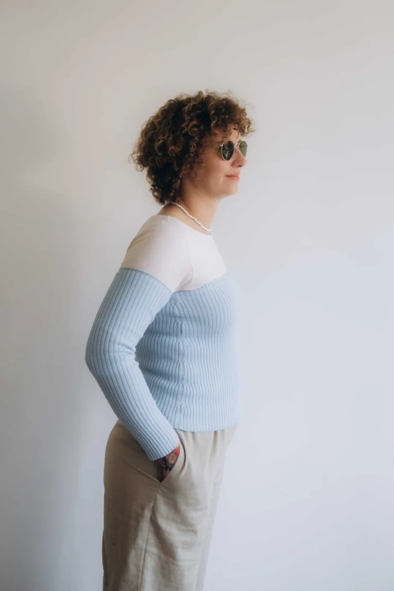 Dámsky pletený dvojset SIGHRITH v bledotyrkysovej farbe – driekovník a rukávniky, elegantné oblečenie pre ženy značky TATTJA