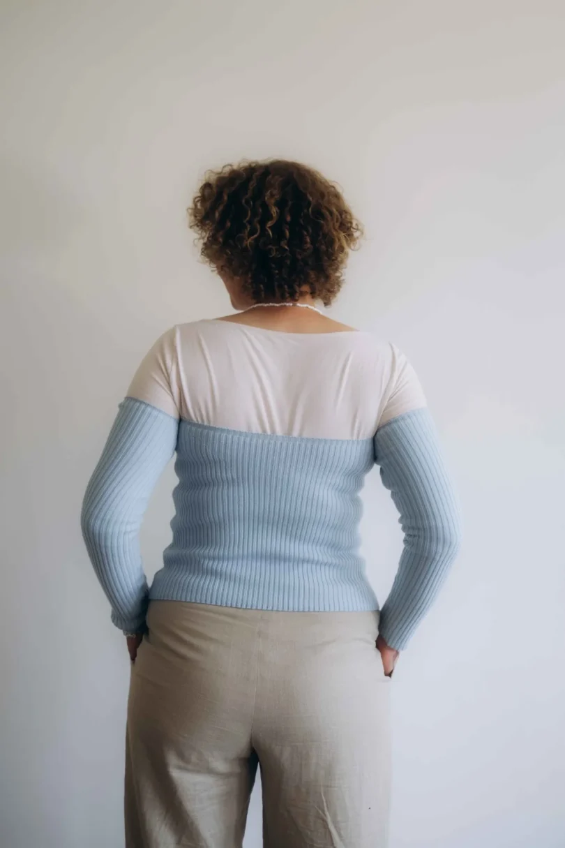 Dámsky pletený dvojset SIGHRITH v bledotyrkysovej farbe – driekovník a rukávniky, elegantné oblečenie pre ženy značky TATTJA