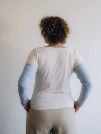 Dámske oblečenie rukávniky KATJA bledotyrkysové – zadný pohľad