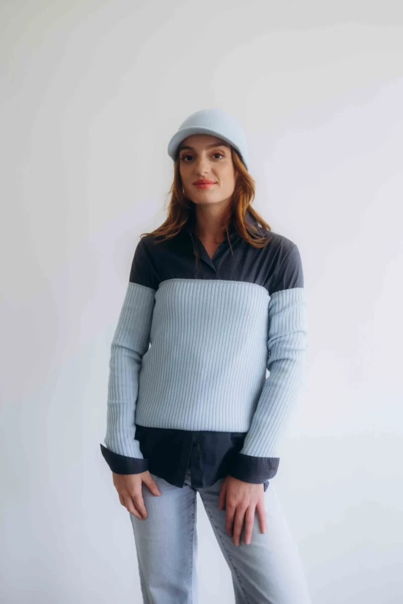 Dámske oblečenie trojset GUNVAR bledotyrkysový – luxusný pletený set TATTJA s driekovníkom, rukávnikmi a čiapkou.