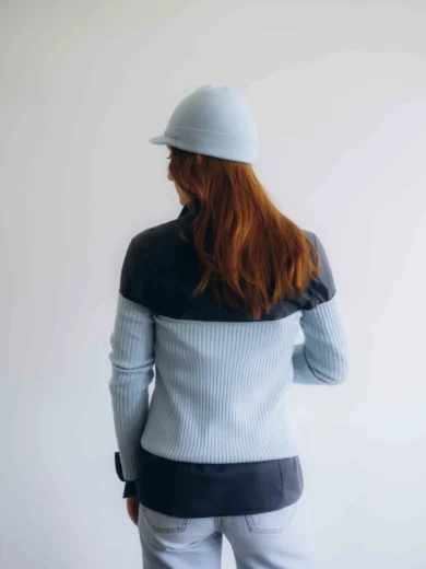 Dámske oblečenie trojset GUNVAR bledotyrkysový – zadný pohľad na moderný pletený set TATTJA.