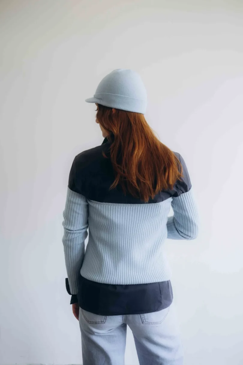 Dámske oblečenie trojset GUNVAR bledotyrkysový – zadný pohľad na moderný pletený set TATTJA.