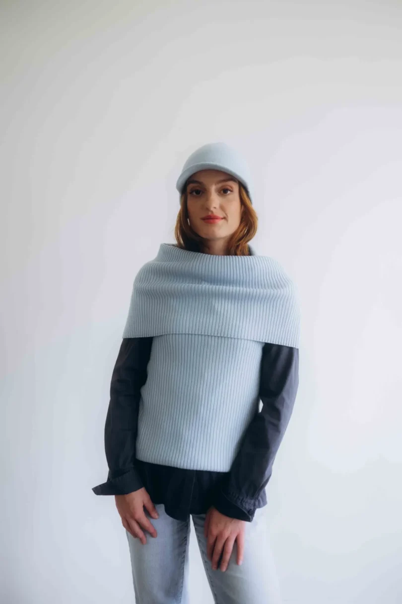 Dámsky trojset SOLVEJ bledotyrkysový – luxusný pletený komplet TATTJA v jemnom tyrkysovom odtieni, symbol elegancie a ženského štýlu.