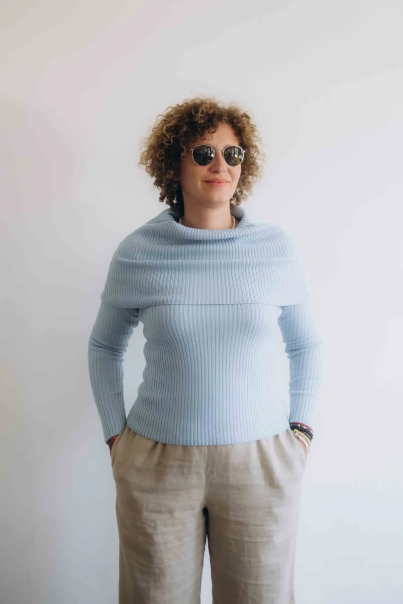 Dámske oblečenie trojset DAKIN bledotyrkysový – pletený set TATTJA s nákrčníkom, driekovníkom a rukávnikmi.