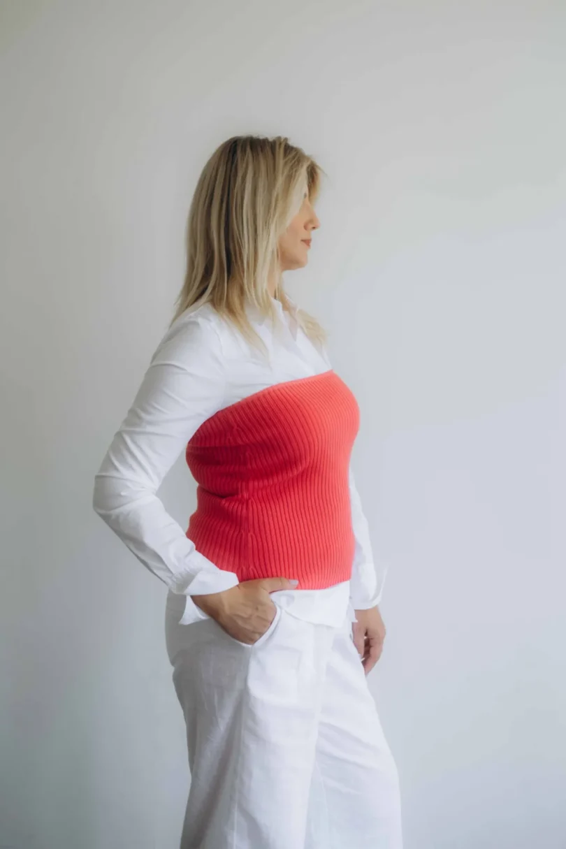 Dámske oblečenie driekovník NATASJA červeno-oranžový lososový – bočný pohľad.