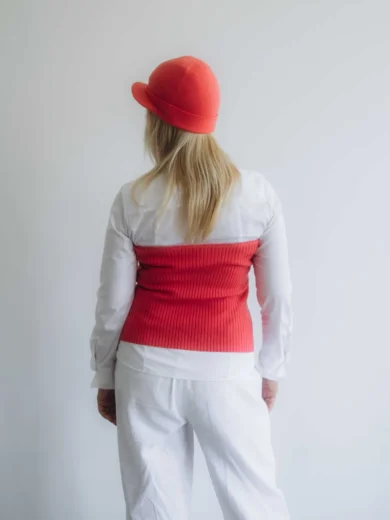 Dámske oblečenie dvojset MAGNHILD TATTJA červeno-oranžovo-lososový – pletený driekovník a čiapka