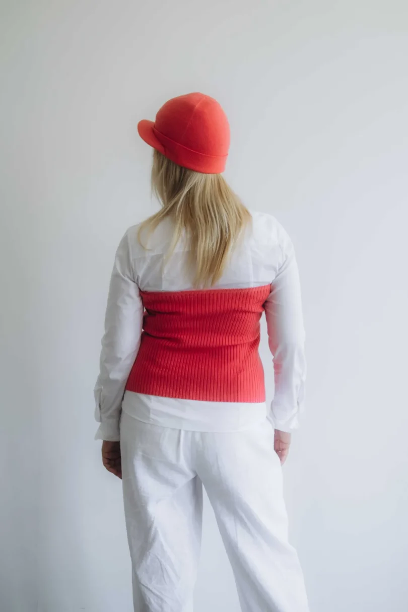 Dámske oblečenie dvojset MAGNHILD TATTJA červeno-oranžovo-lososový – pletený driekovník a čiapka