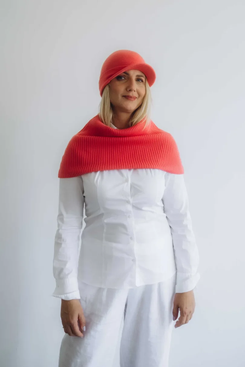 Dámske oblečenie dvojset INGEBORG červeno-oranžový lososový – čiapka a nákrčník TATTJA.