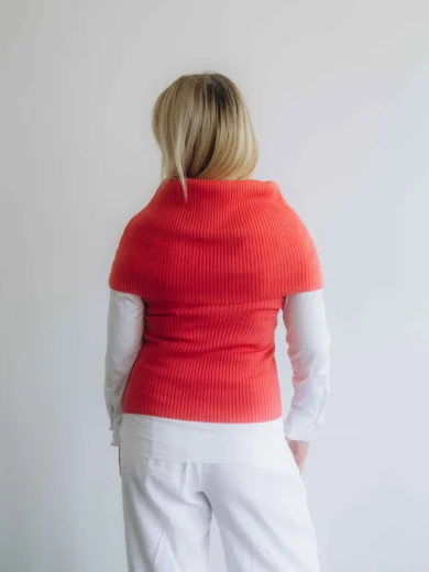 Dámske oblečenie dvojset RAGNILD červeno-oranžovo lososový – zadný pohľad.