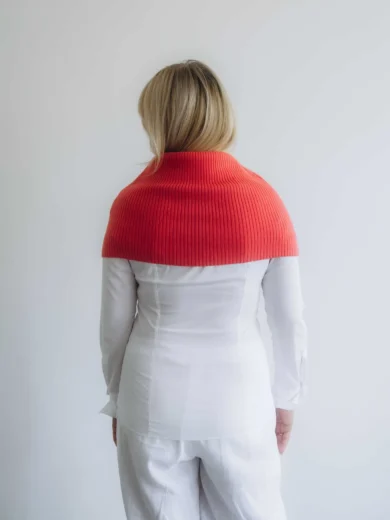 Dámske oblečenie nákrčník TANJA červeno-oranžový lososový – zadný pohľad na elegantný doplnok.