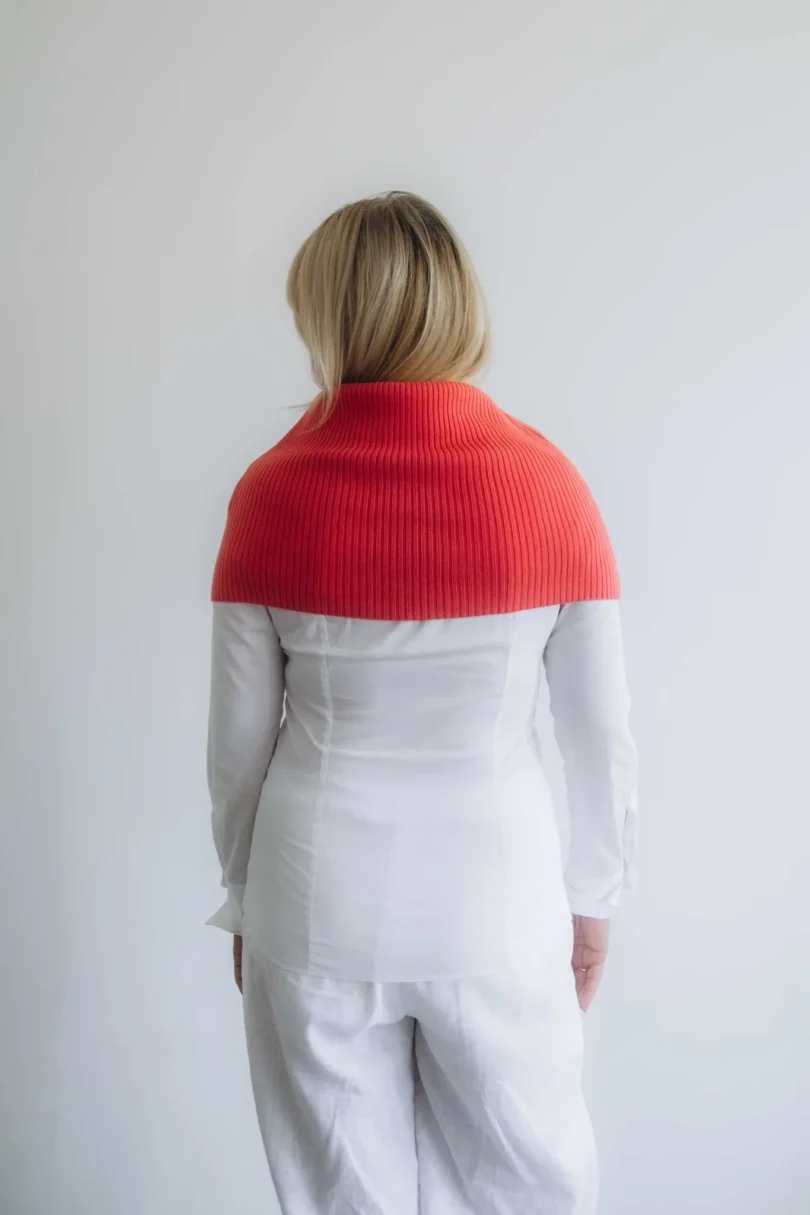 Dámske oblečenie nákrčník TANJA červeno-oranžový lososový – zadný pohľad na elegantný doplnok.