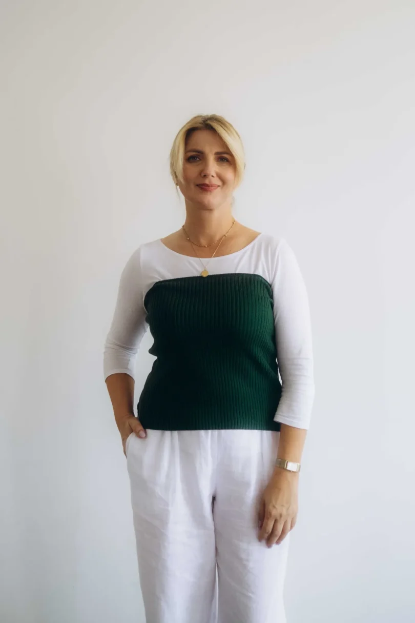 Dámske oblečenie driekovník NATASJA tmavozelený – pletený doplnok TATTJA.
