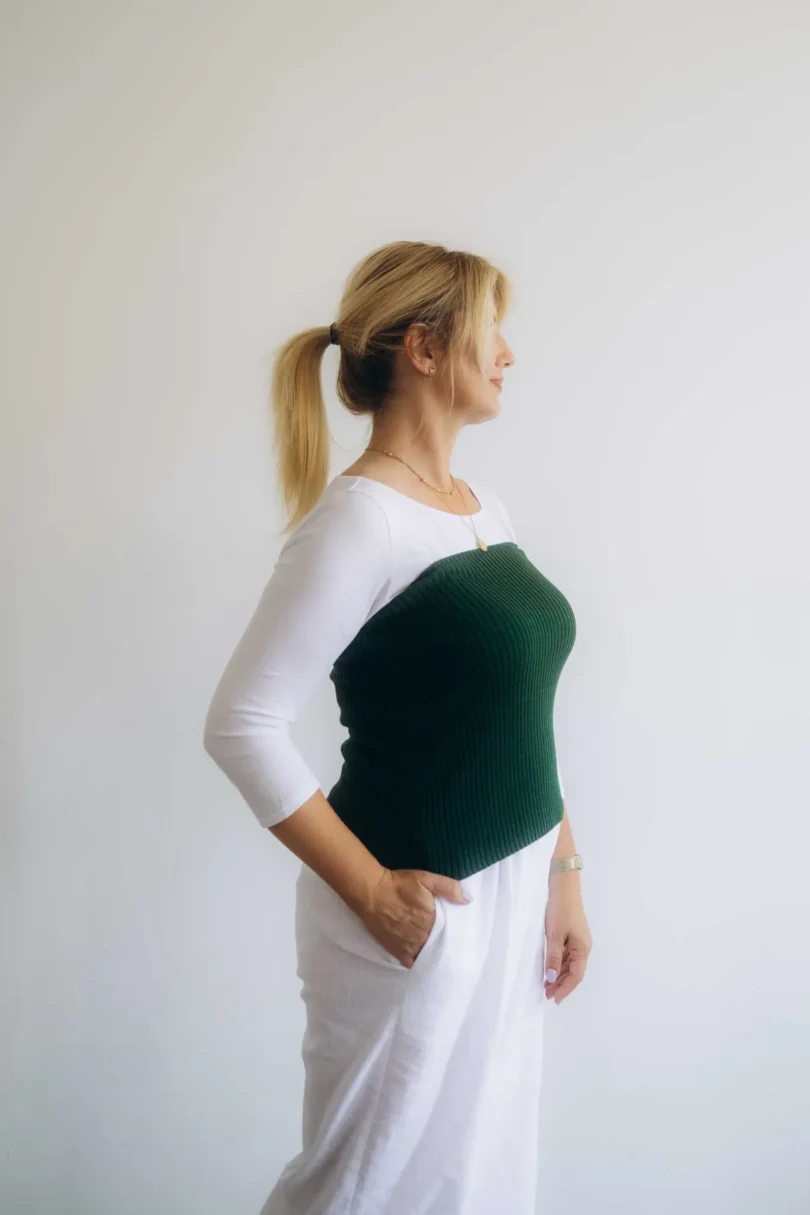 Dámske oblečenie driekovník NATASJA tmavozelený – bočný pohľad.