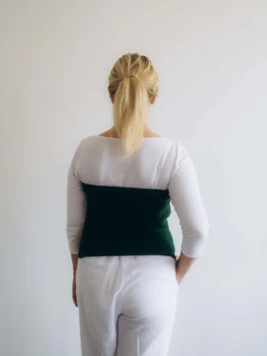 Dámske oblečenie driekovník NATASJA tmavozelený – zadný pohľad.