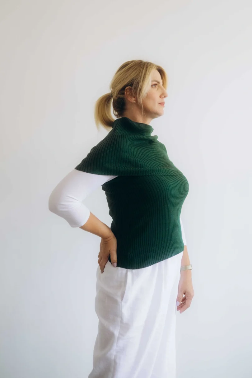 Dámske oblečenie dvojset RAGNILD tmavozelený – bočný pohľad.