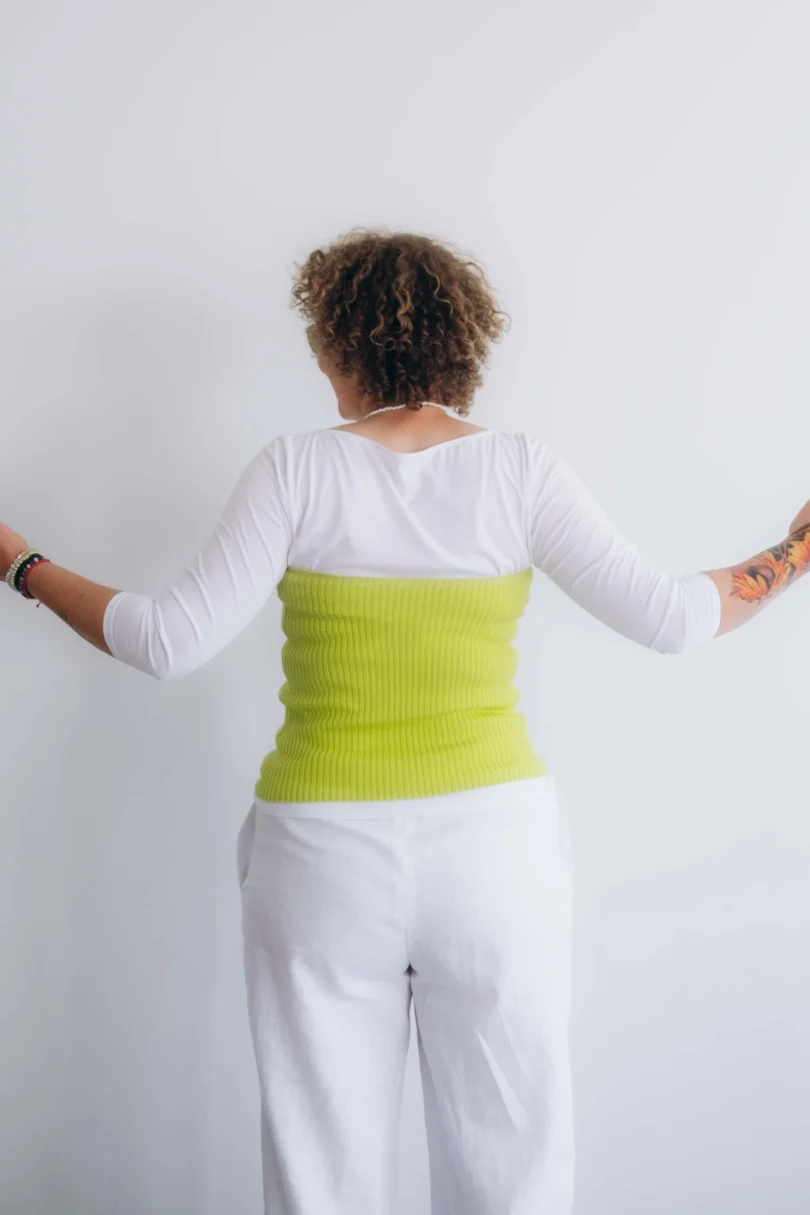 Dámske oblečenie driekovník NATASJA fosforovo-limetkový – zadný pohľad.