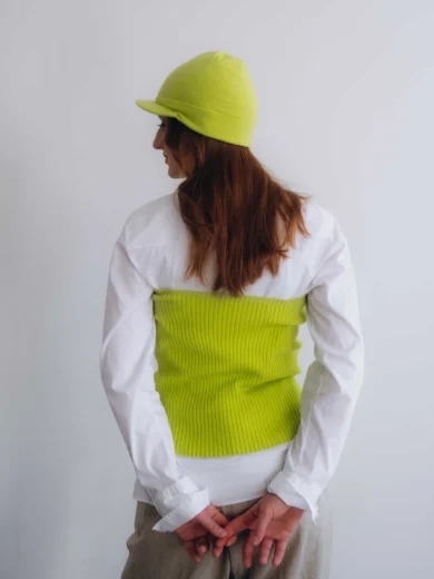 Dámske oblečenie dvojset MAGNHILD fosforovo-limetkový – zadný pohľad.