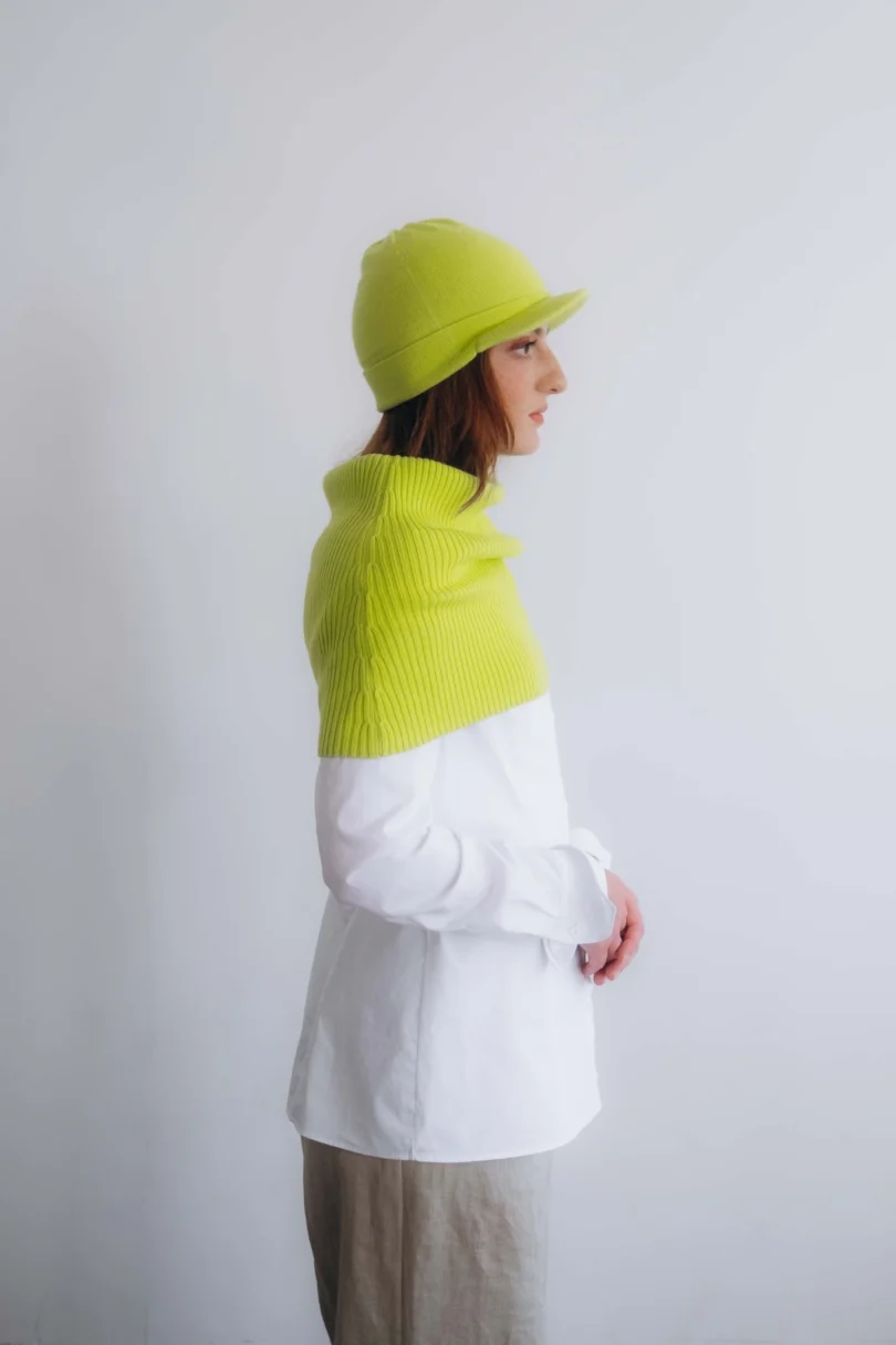 Dámske oblečenie dvojset INGEBORG fosforovo-limetkový – bočný pohľad.