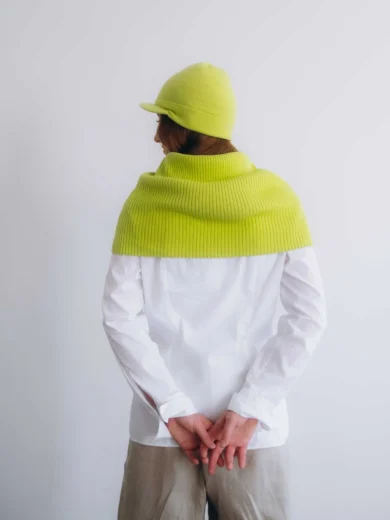 Dámske oblečenie dvojset INGEBORG fosforovo-limetkový – zadný pohľad.