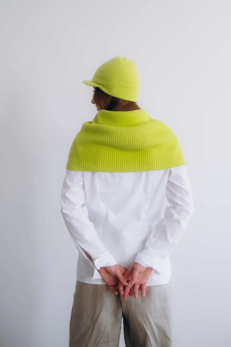 Dámske oblečenie dvojset INGEBORG fosforovo-limetkový – zadný pohľad.