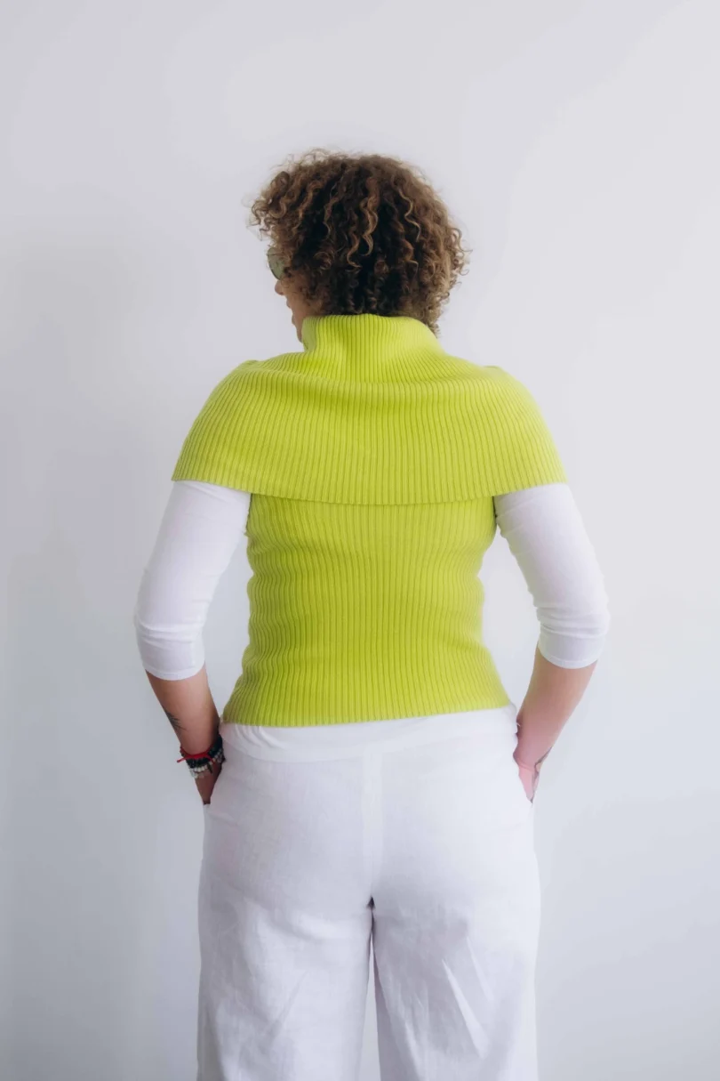 Dámske oblečenie dvojset RAGNILD fosforovo-limetkový – bočný pohľad.