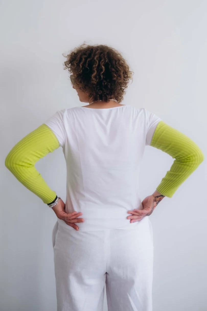 Dámske oblečenie rukávniky KATJA fosforovo-limetkové – zadný pohľad.