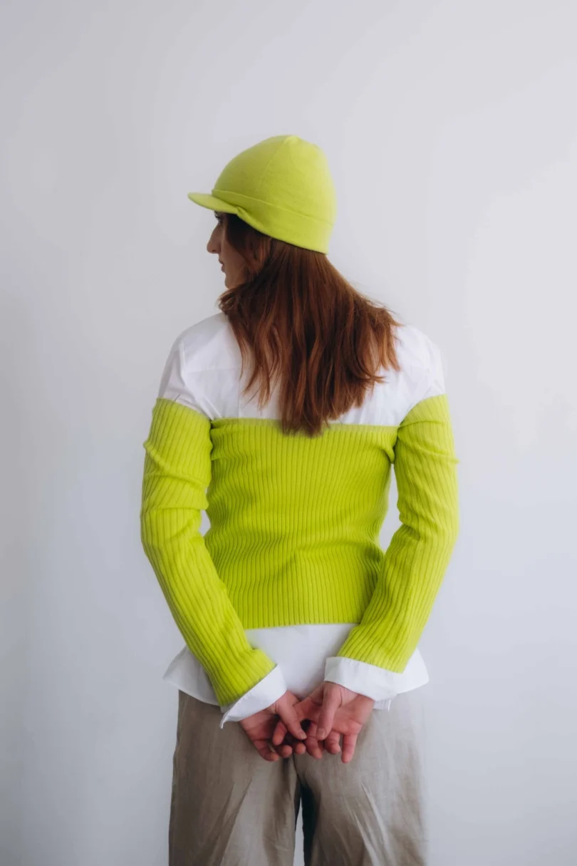 Dámske oblečenie trojset GUNVAR fosforový limetkový – zadný pohľad na moderný pletený set TATTJA.