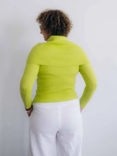 Dámske oblečenie trojset DAKIN fosforovo-limetkový – zadný pohľad na elegantný pletený set TATTJA.