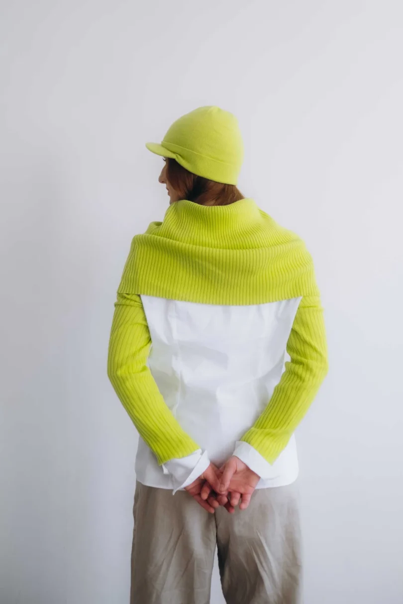 Dámske oblečenie trojset MIMIR fosforový limetkový – zadný pohľad na elegantný set TATTJA.