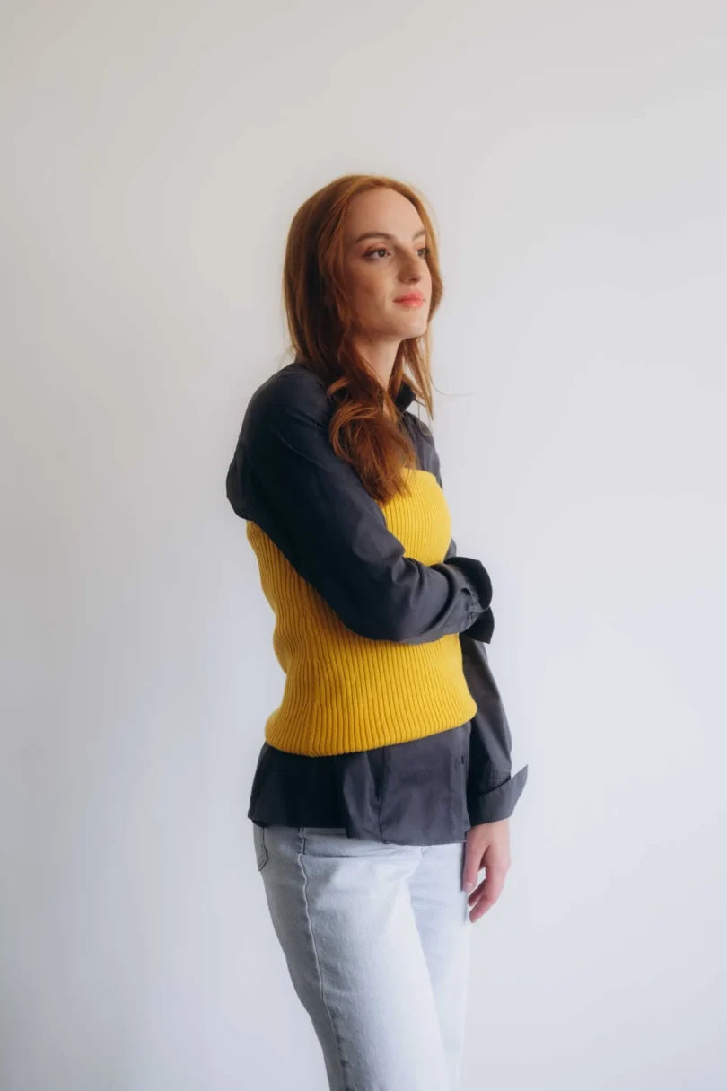 Dámske oblečenie driekovník NATASJA horčicovo-žltý – bočný pohľad.