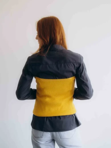 Dámske oblečenie driekovník NATASJA horčicovo-žltý – zadný pohľad.