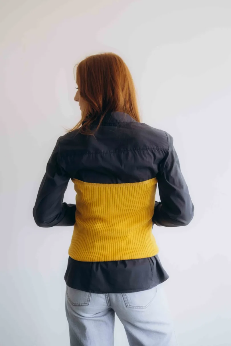 Dámske oblečenie driekovník NATASJA horčicovo-žltý – zadný pohľad.