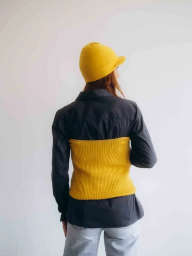 Dámske oblečenie dvojset MAGNHILD horčicovo-žltý – zadný pohľad.