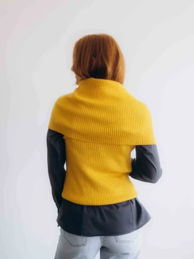 Dámske oblečenie dvojset RAGNILD horčicovo-žltý – zadný pohľad.