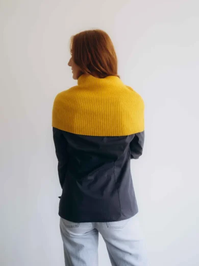 Dámske oblečenie nákrčník TANJA horčicovo-žltý – zadný pohľad na elegantný doplnok.