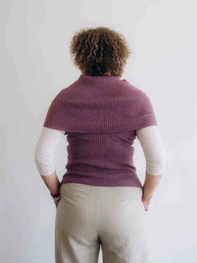 Dámske oblečenie dvojset RAGNILD tmavofialový – zadný pohľad.