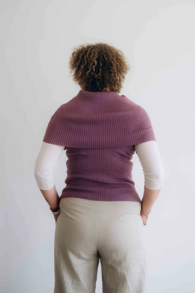 Dámske oblečenie dvojset RAGNILD tmavofialový – zadný pohľad.