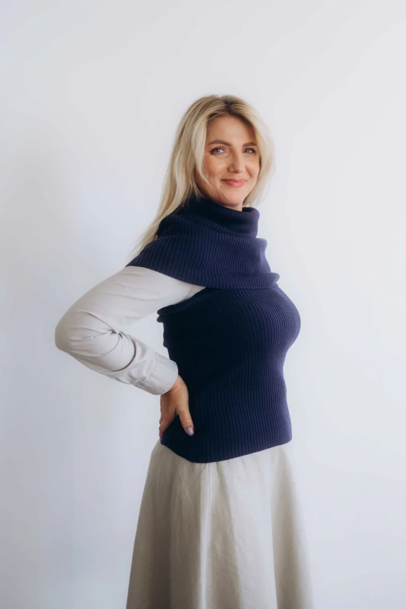 Dámske oblečenie dvojset RAGNILD tmavomodrý – bočný pohľad.