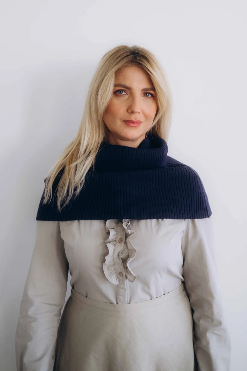 Dámske oblečenie nákrčník TANJA tmavomodrý – elegantný pletený doplnok