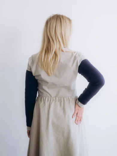 Dámske oblečenie rukávniky KATJA tmavomodré – pletené rukávniky TATTJA.