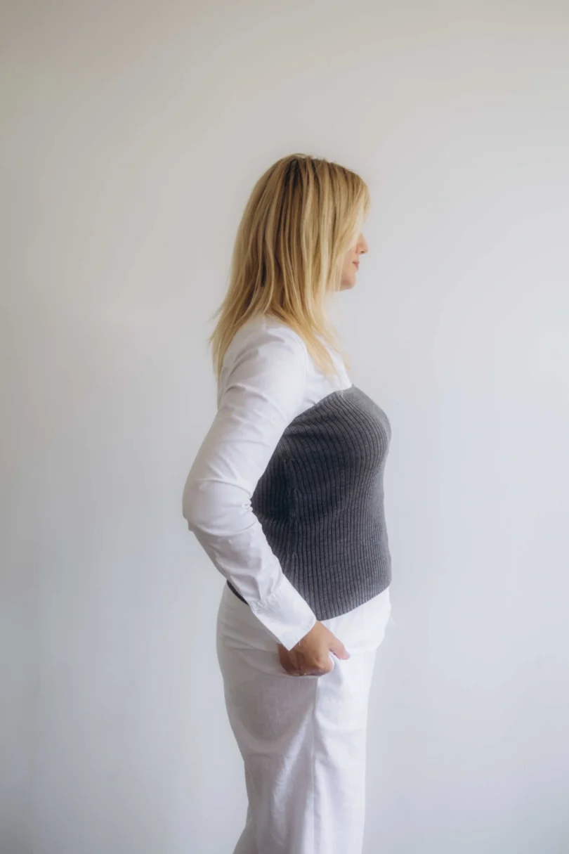 Dámske oblečenie driekovník NATASJA tmavosivý – pletený doplnok TATTJA.